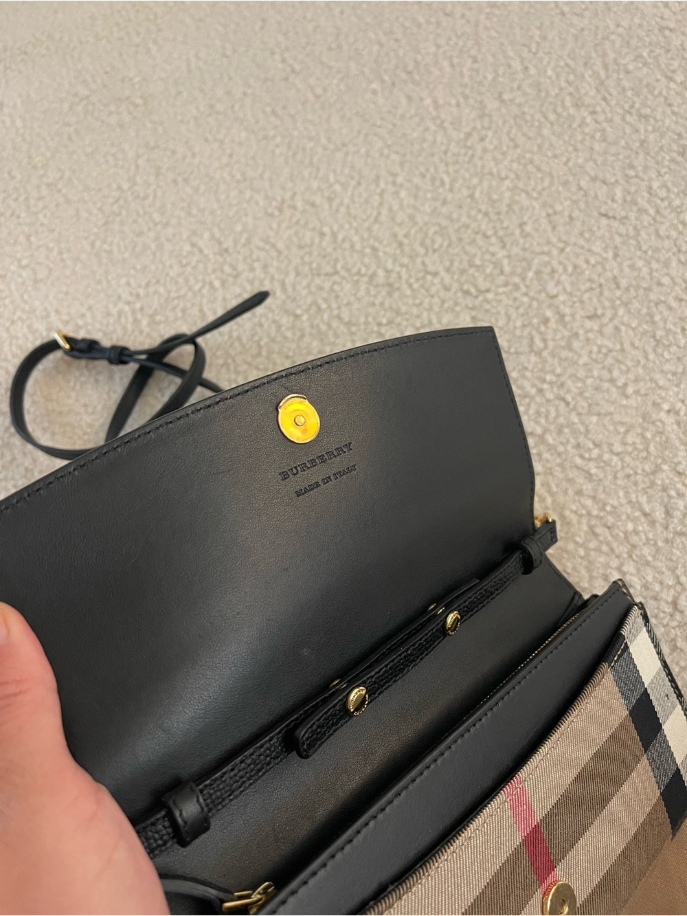 Burberry Henley Wallet on Chain - Picture 4 of 9